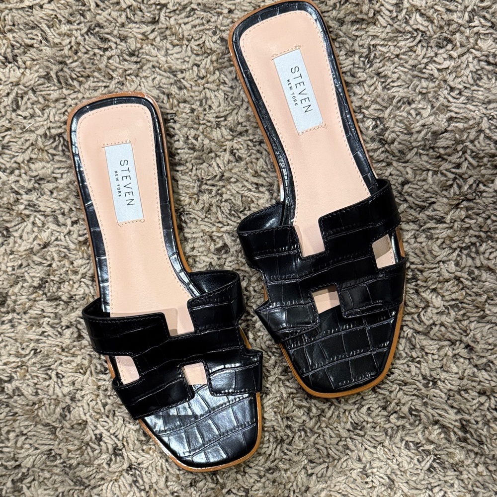 Steven New York Black Croc-Pattern Slide Sandals